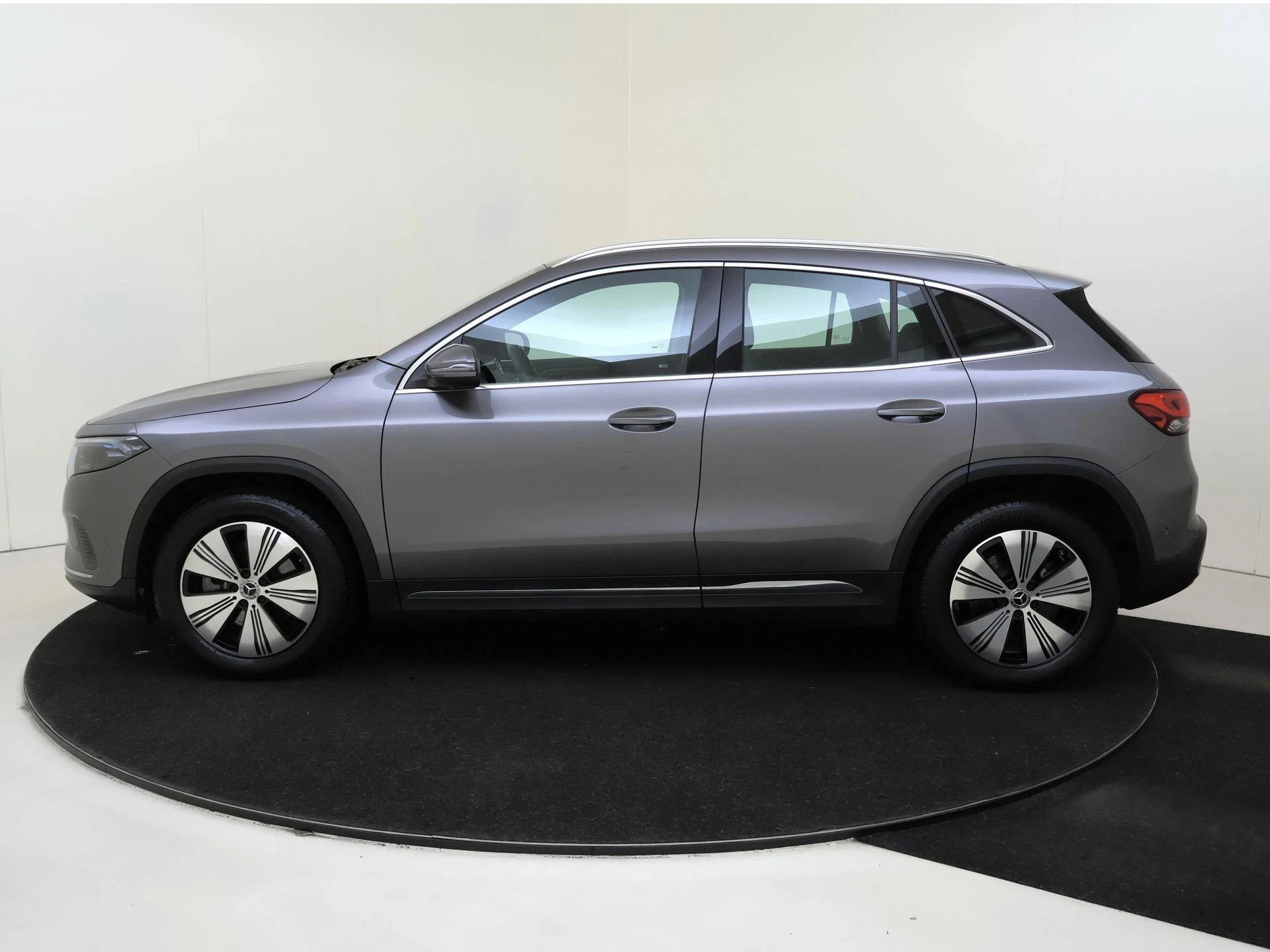 Mercedes-Benz-EQA-image-7