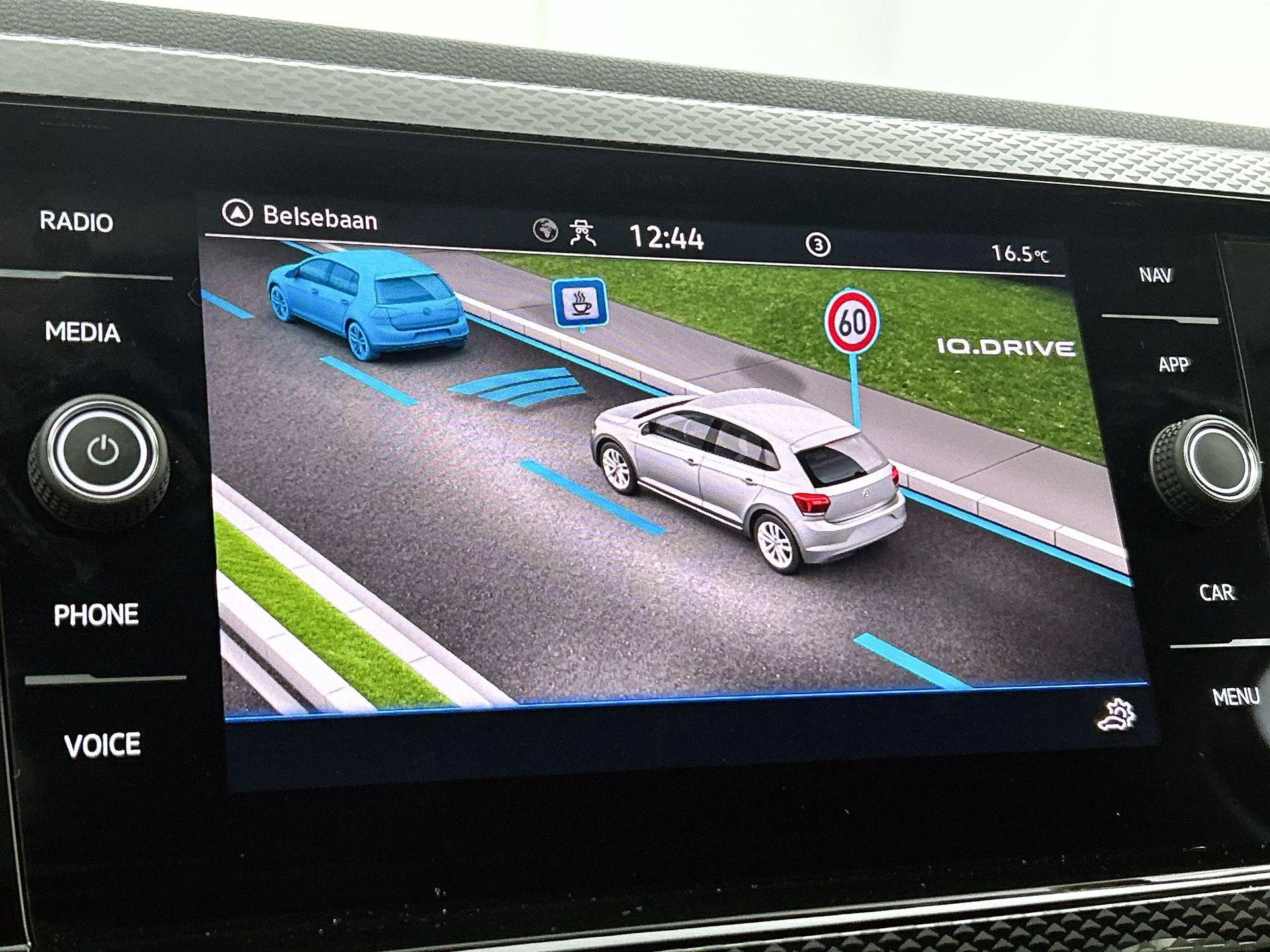 Volkswagen-Polo-image-13