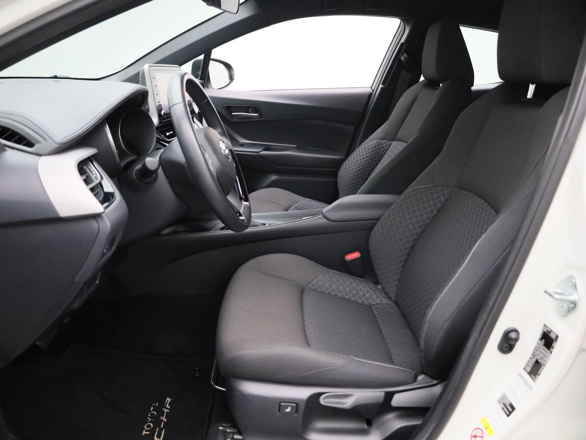 Toyota-C-HR-image-11