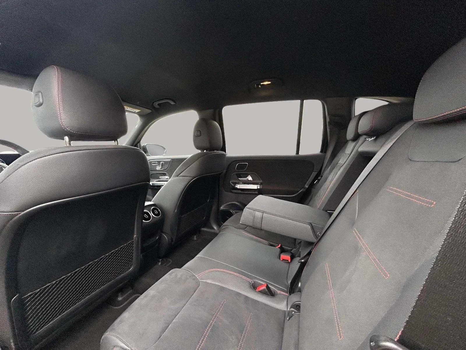 Mercedes-Benz-EQB-image-13