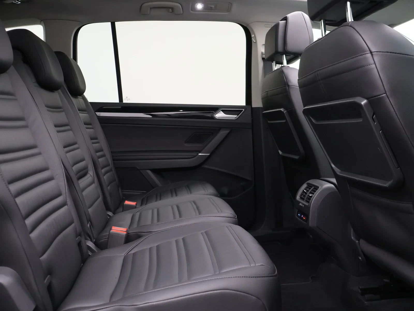 Volkswagen Touran Touran Highline 1.5TSI 150PK *AUTOMAAT*PANODAK*7 ZITPLAATSEN*CAMERA*LEDER*ACC*PDC*NAVI*APP-CONNECT*...*