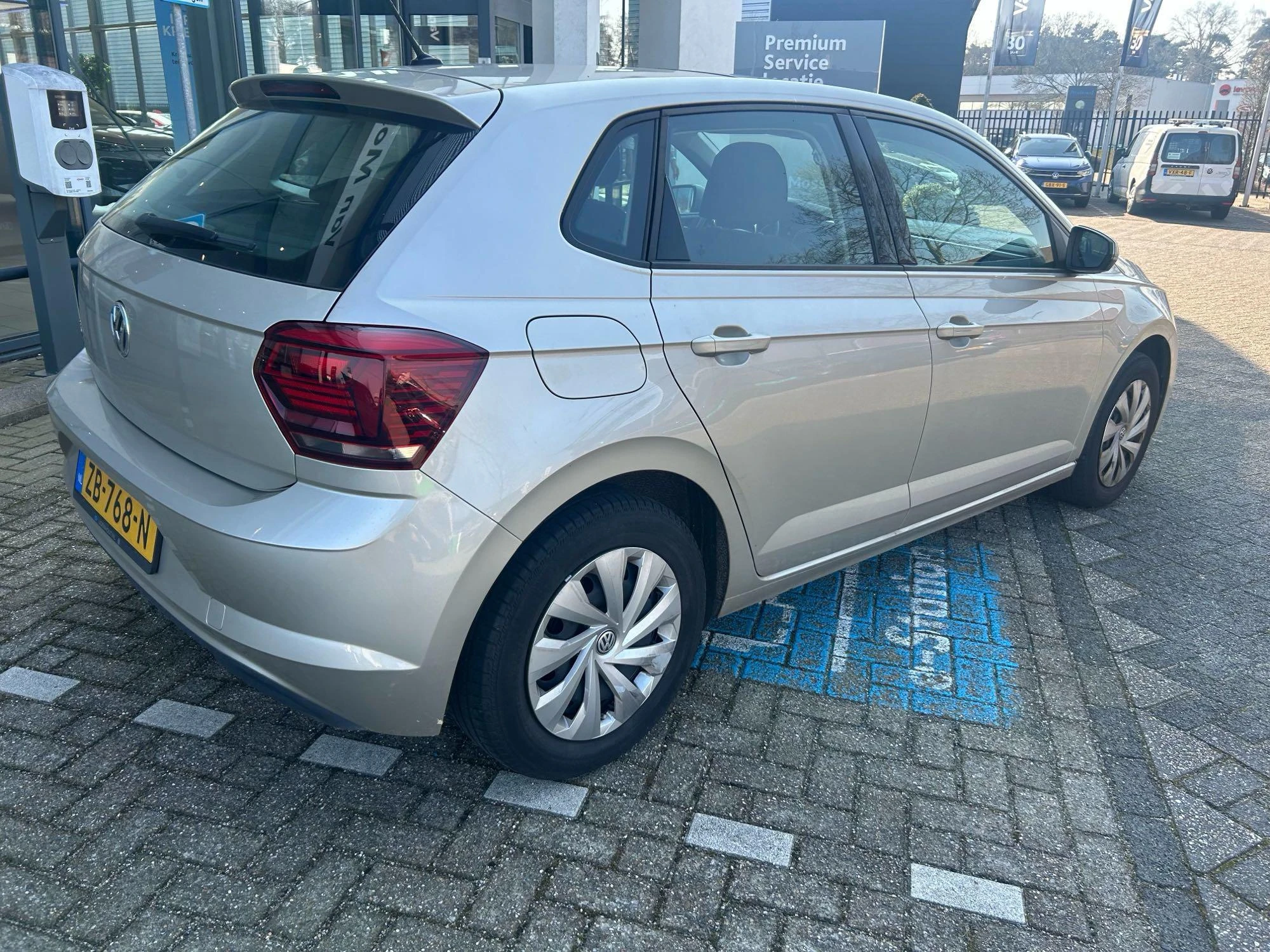 Volkswagen-Polo-image-2
