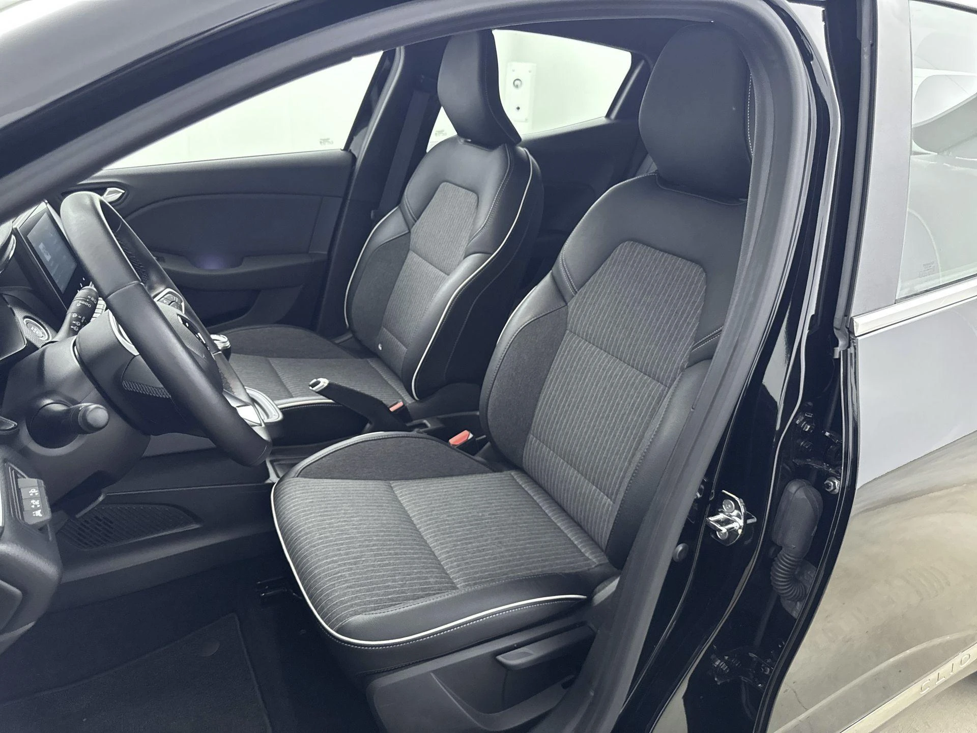 Renault-Clio-image-10
