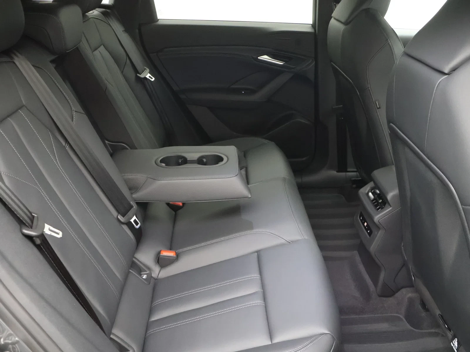 Audi Q6 e-tron Audi Q6 SUV Corporate S performance *ENKEL VOORSTEL VOOR PROFFESIONELEN*
