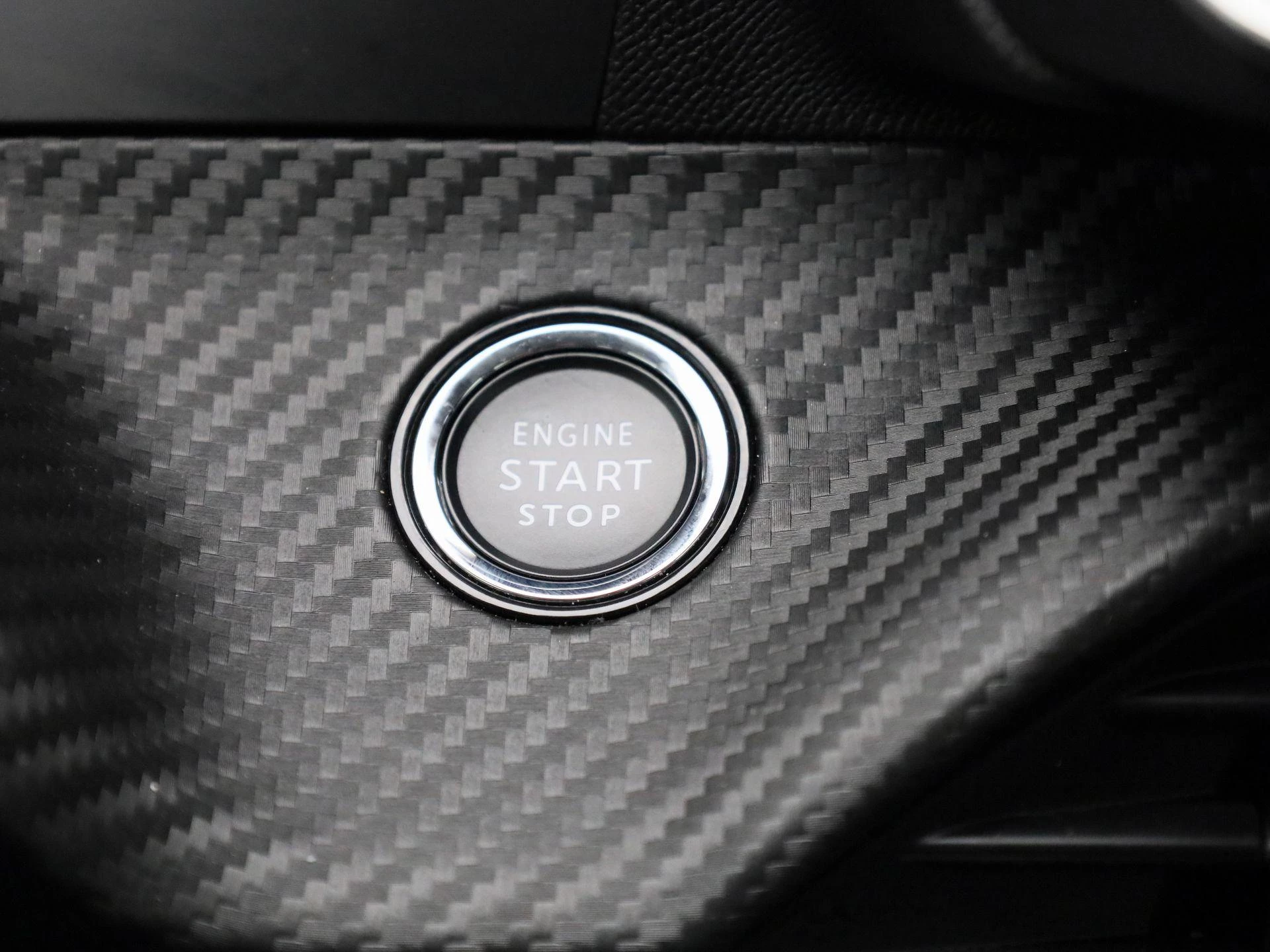 Peugeot-e-208-image-23