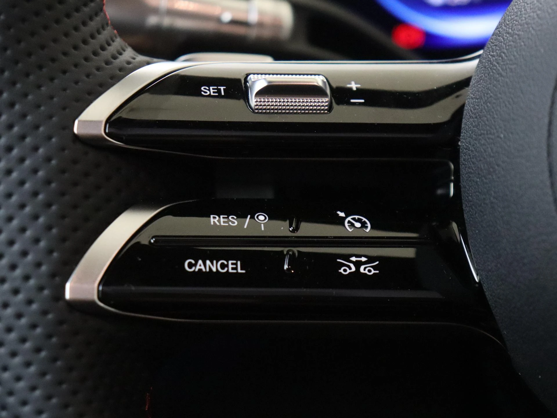Mercedes-Benz-CLA-image-10
