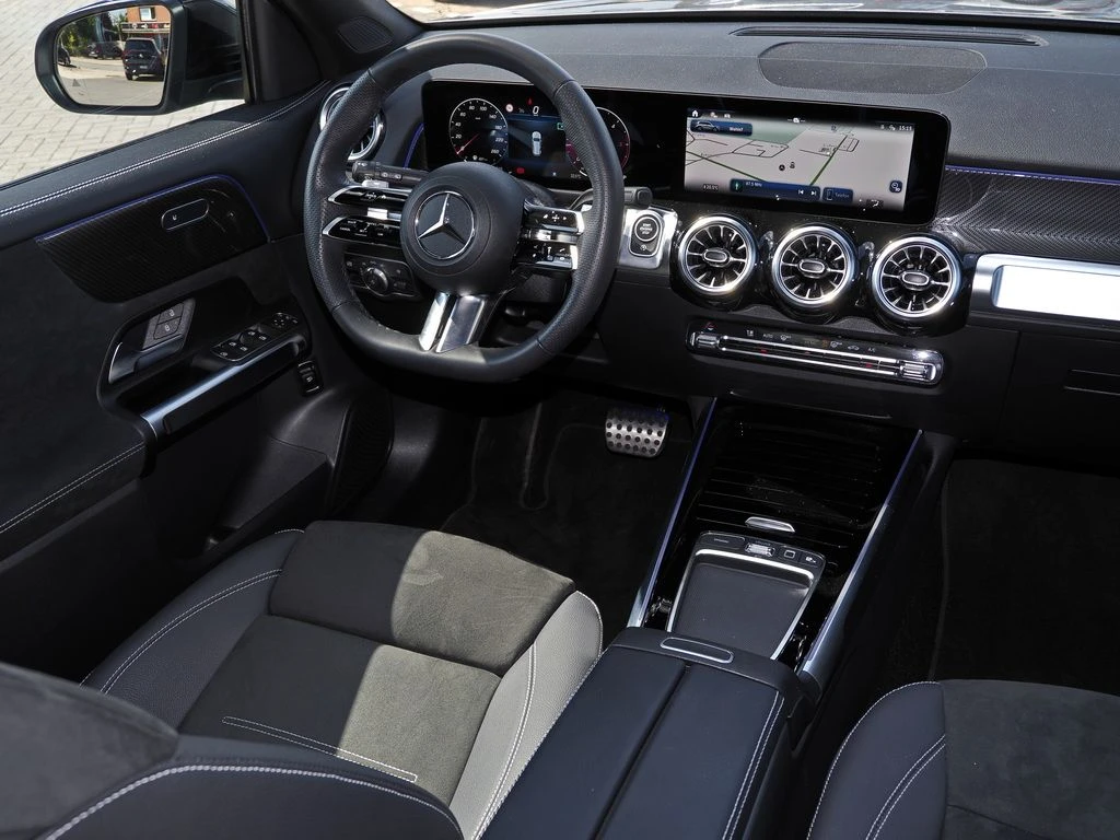 Mercedes-Benz-GLB 200 d-image-10