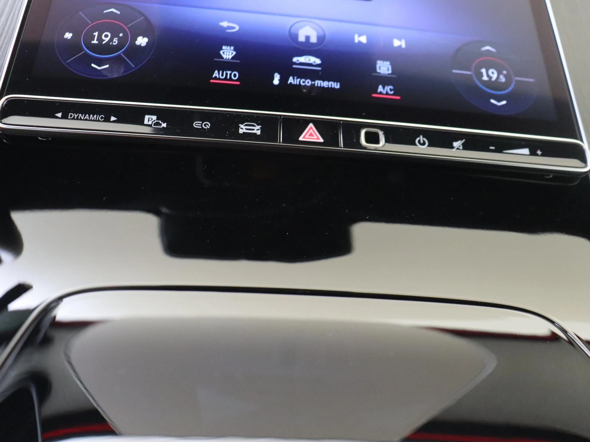 Mercedes-Benz-EQE-image-20