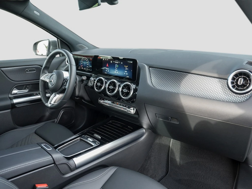 Mercedes-Benz-GLA-image-7