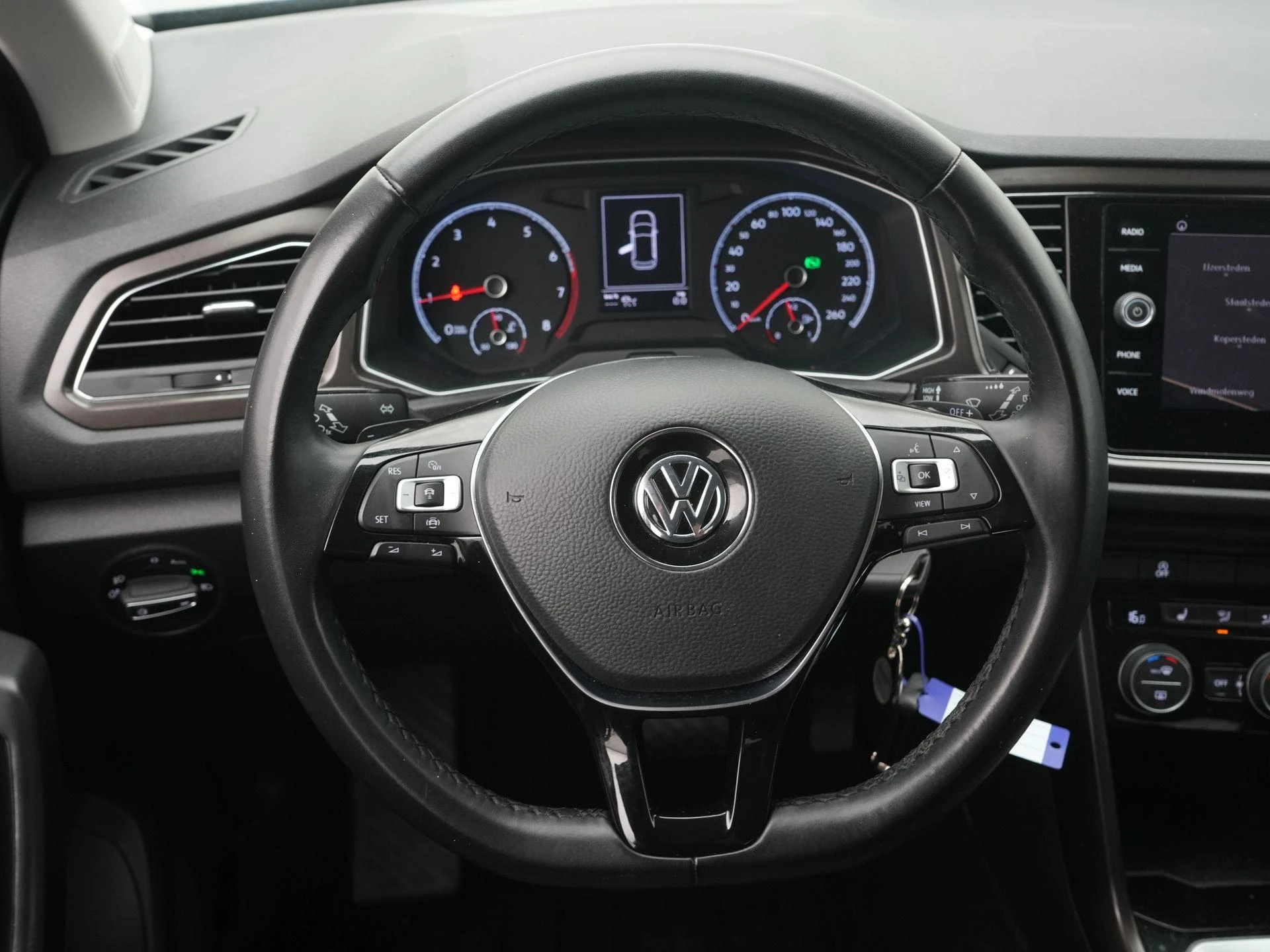 Volkswagen-T-Roc-image-7