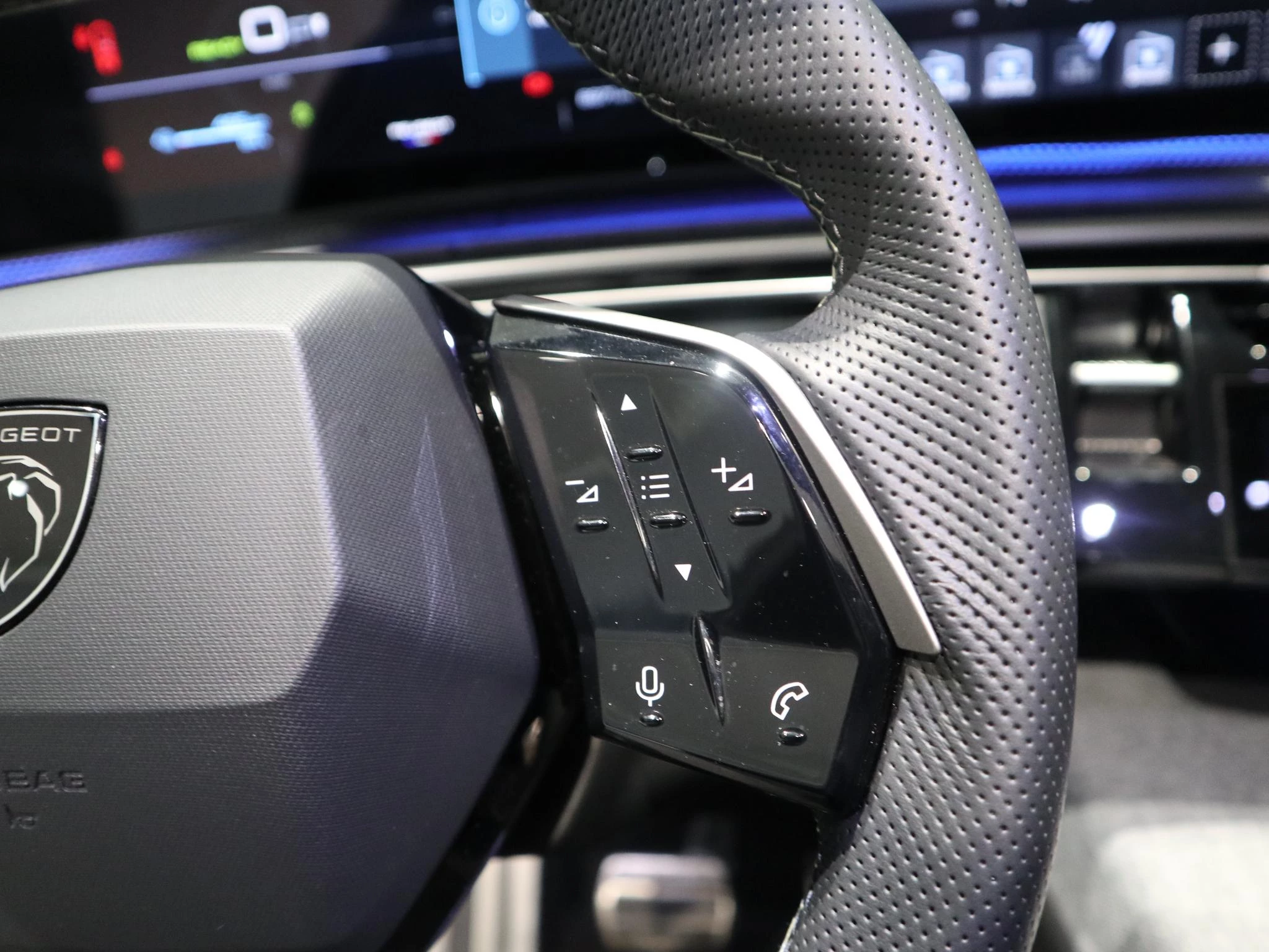 Peugeot-e-5008-image-15