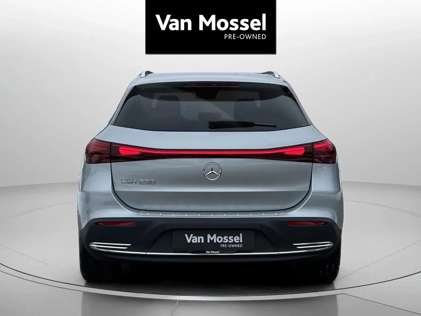 Mercedes-Benz-EQA-image-4