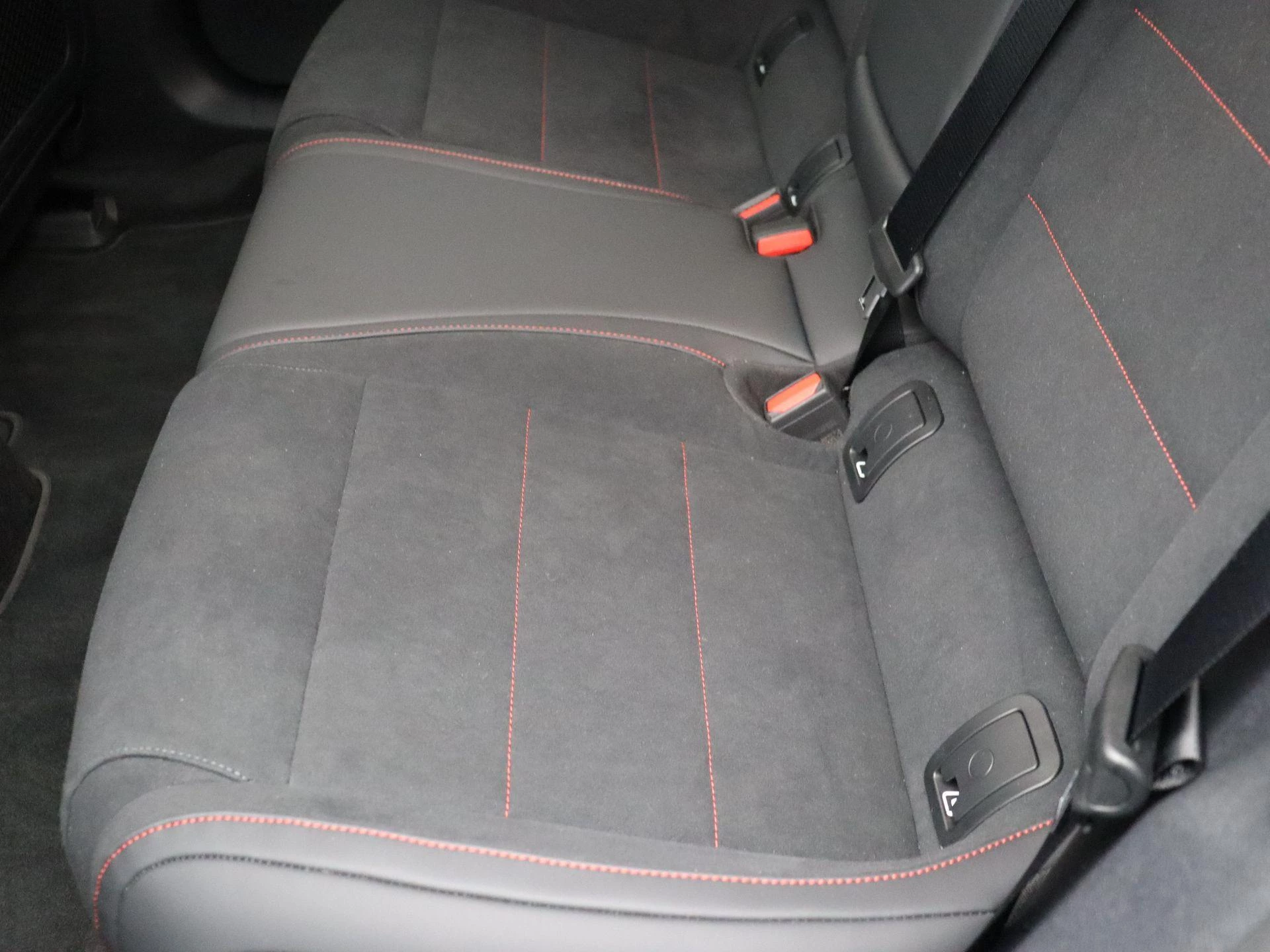 Mercedes-Benz-CLA-image-15