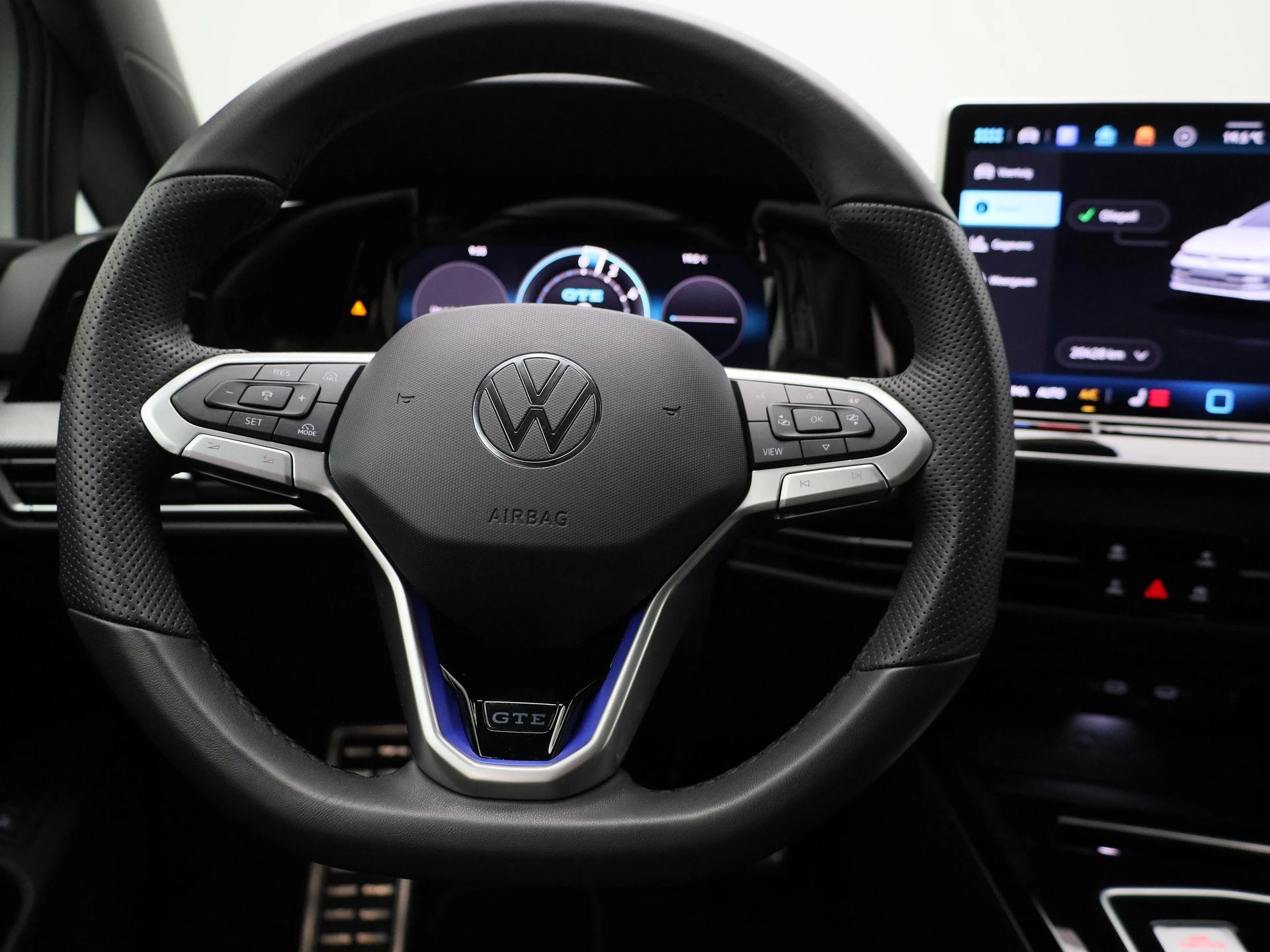 Volkswagen-Golf-image-6