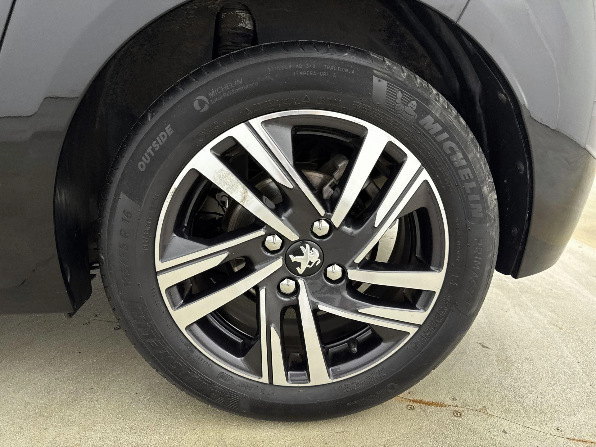 Peugeot-208-image-24