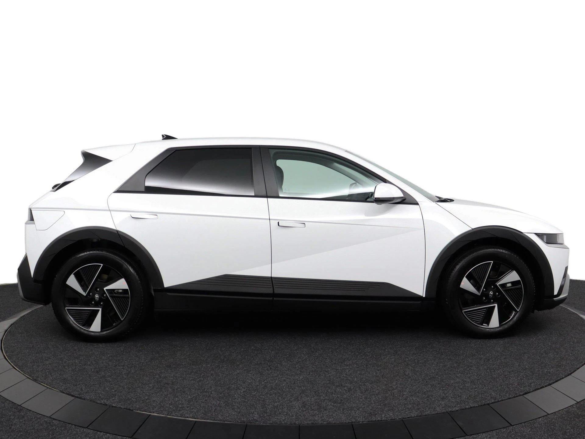 Hyundai-IONIQ 5-image-11
