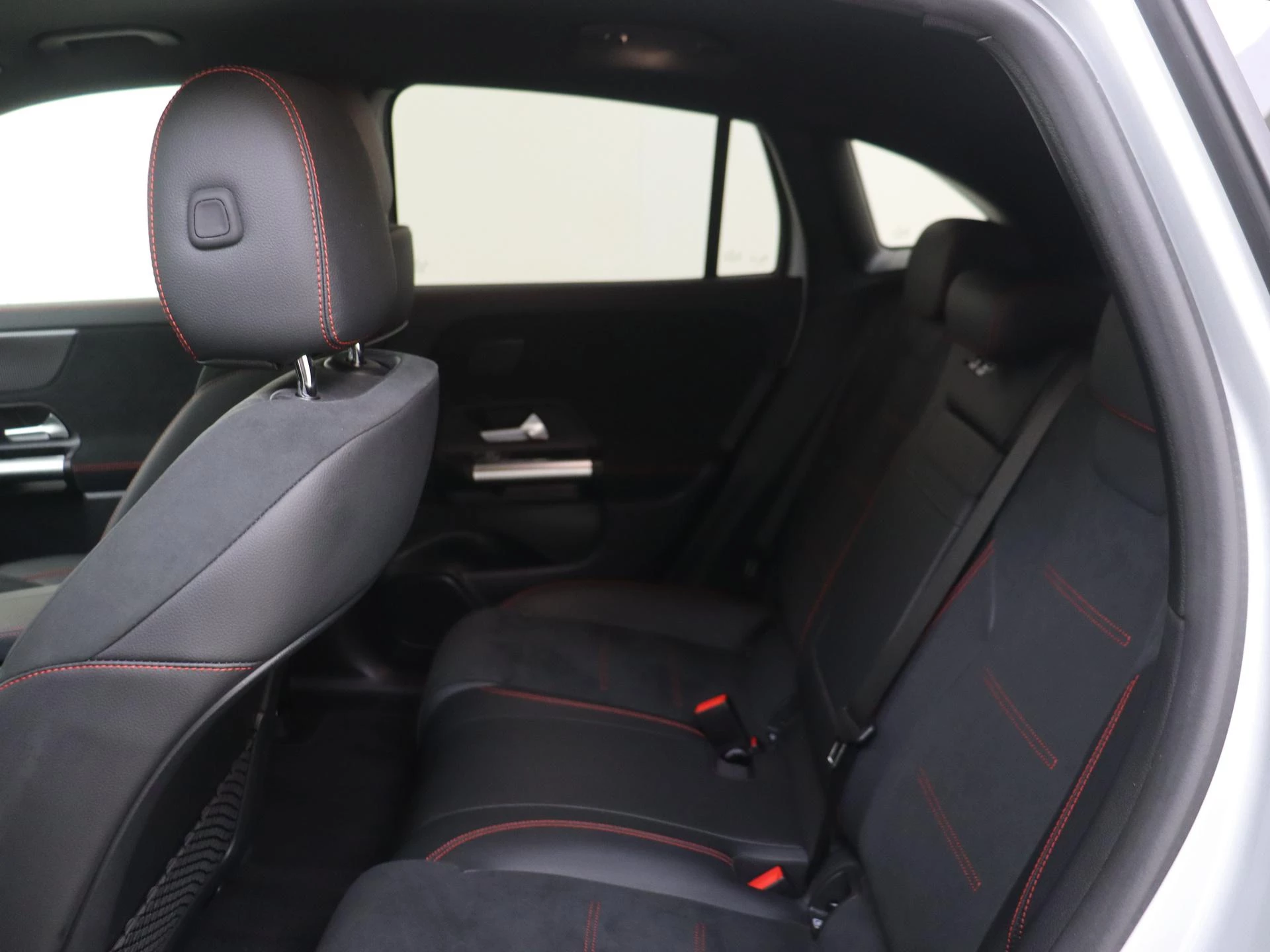 Mercedes-Benz-EQA-image-10