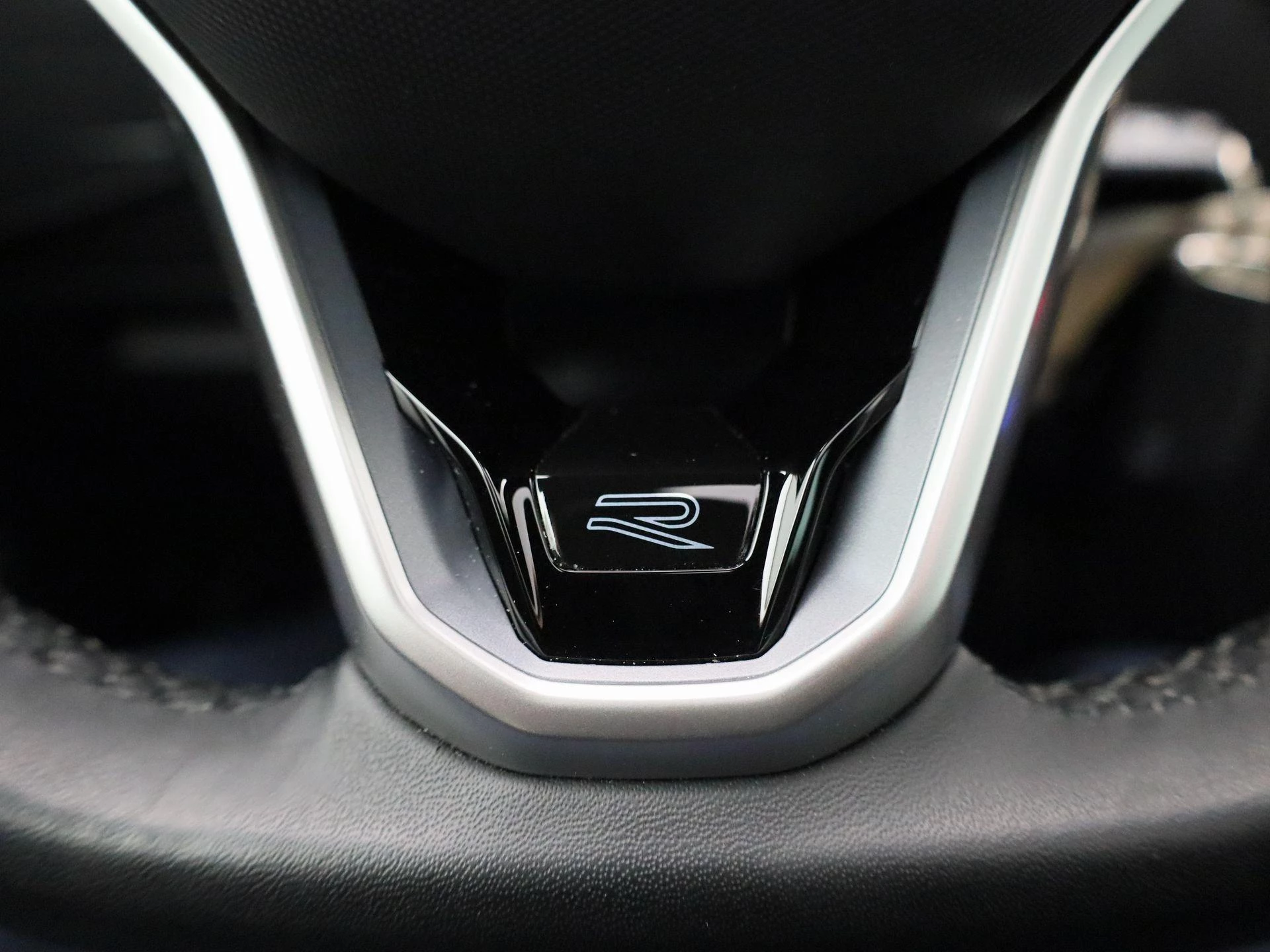 Volkswagen-Tiguan-image-28