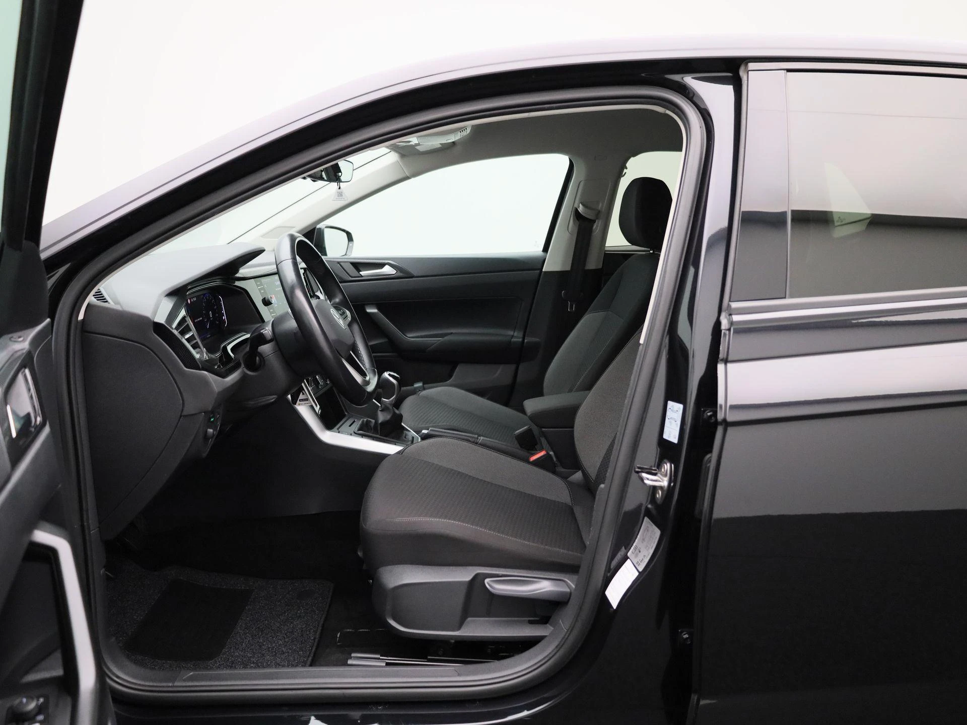 Volkswagen-Polo-image-8