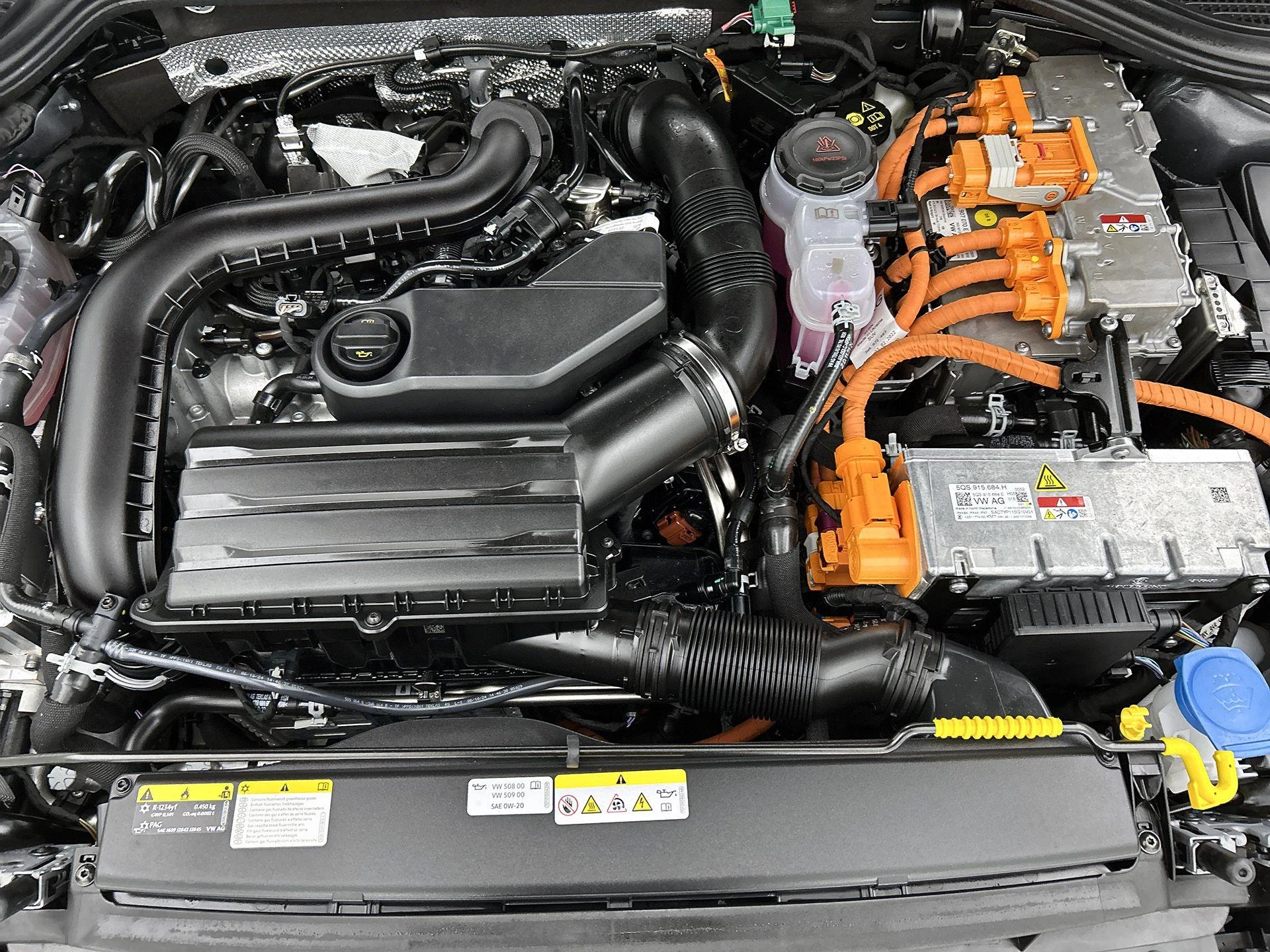 Volkswagen-Golf-image-27