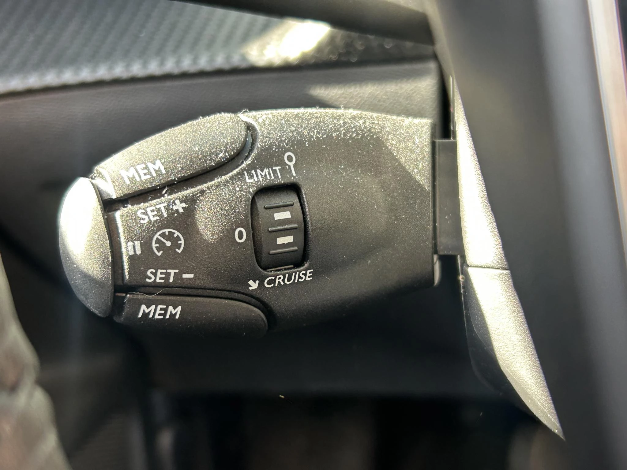 Peugeot-e-2008-image-19