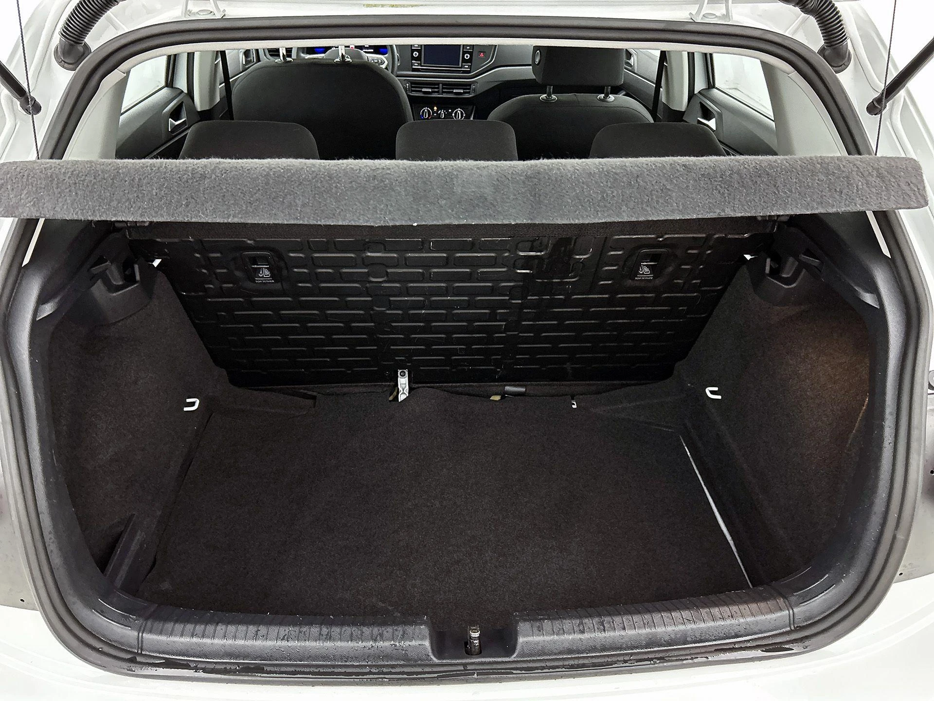 Volkswagen-Polo-image-18