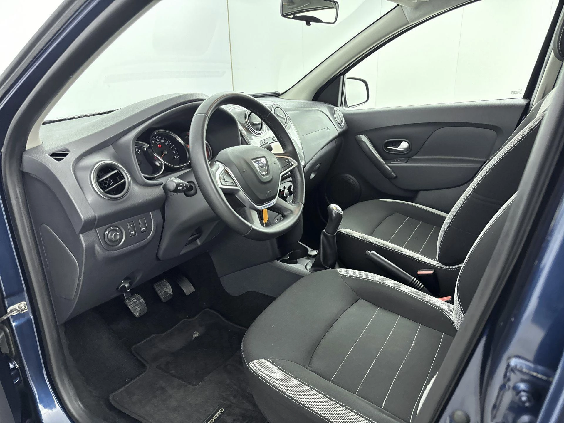 Dacia-Sandero Stepway-image-10