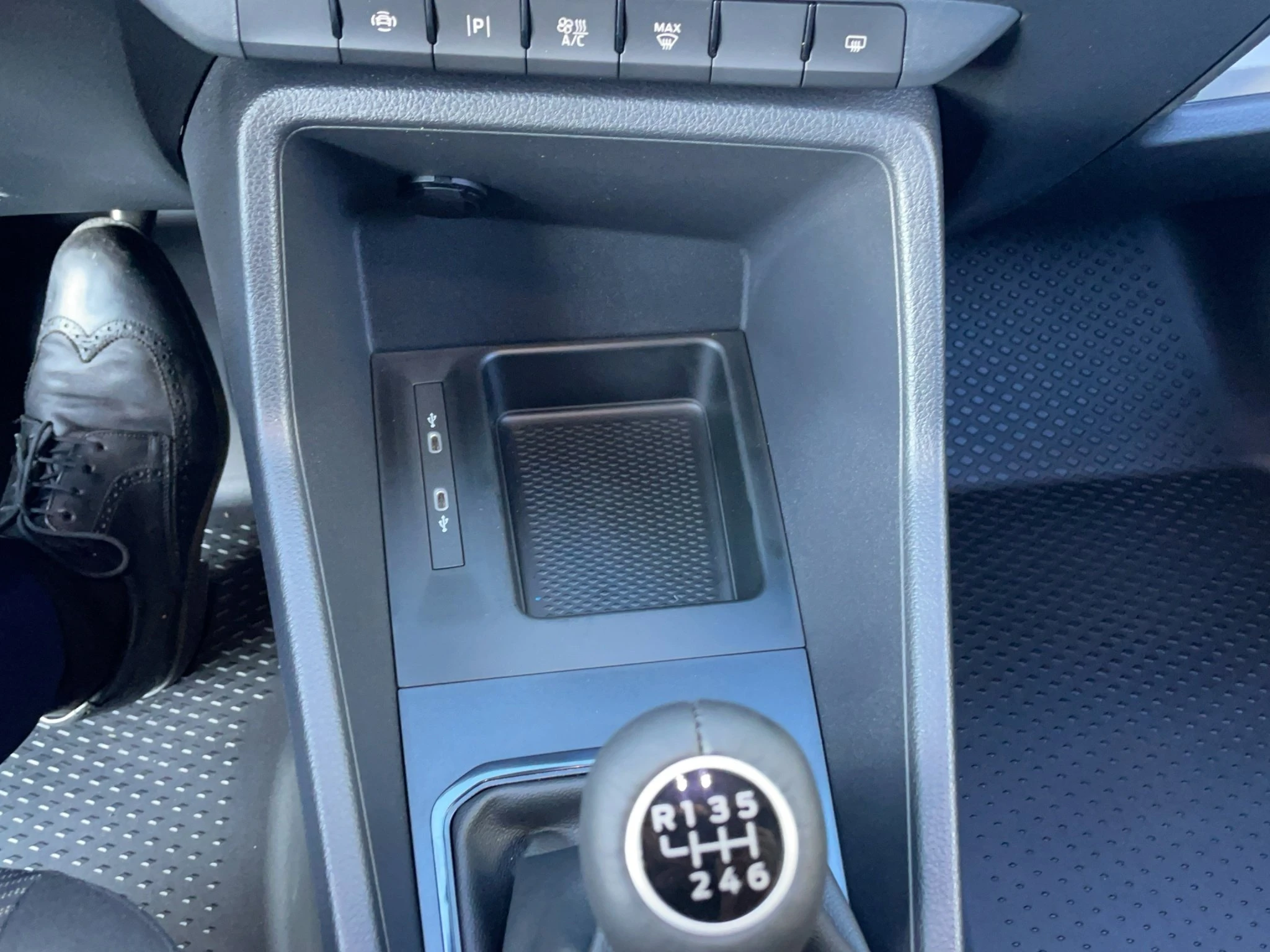 Ford-Transit Connect-image-17