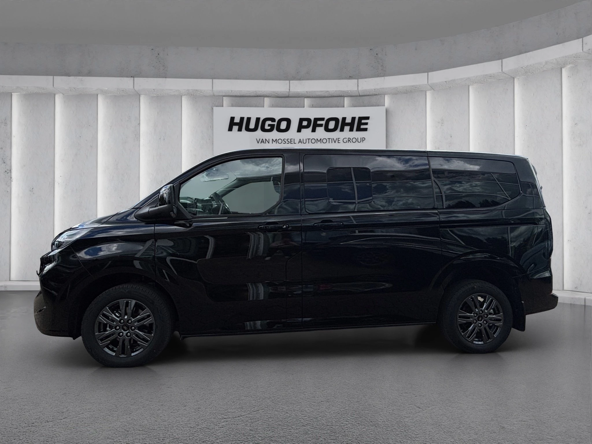 Ford Tourneo Custom Titanium 2.0 EcoBlue 125kW 320 L1 Auto FWD Van. 4-türig