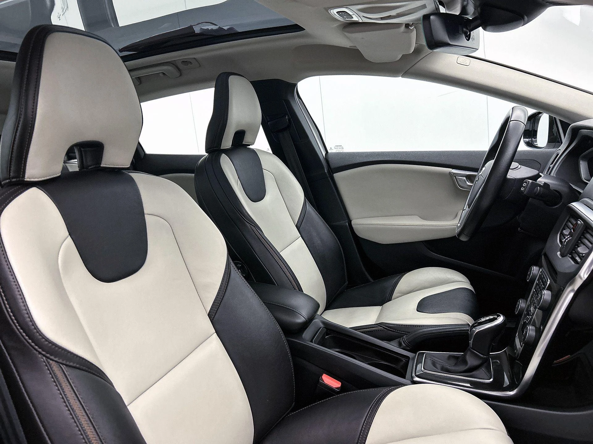 Volvo-V40-image-35