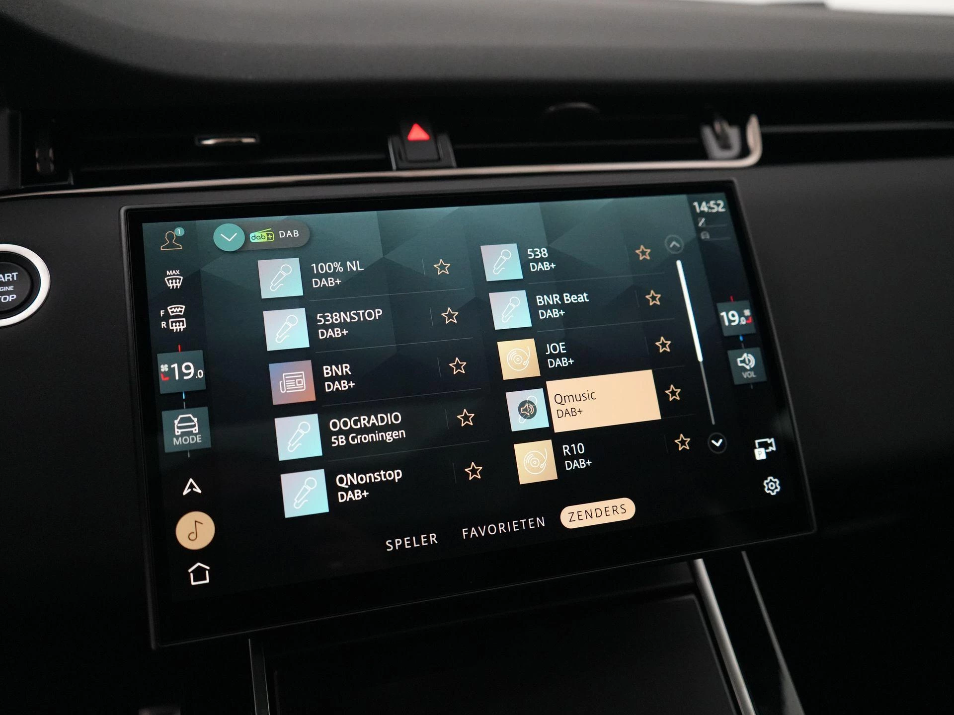 Land Rover-Range Rover Evoque-image-22