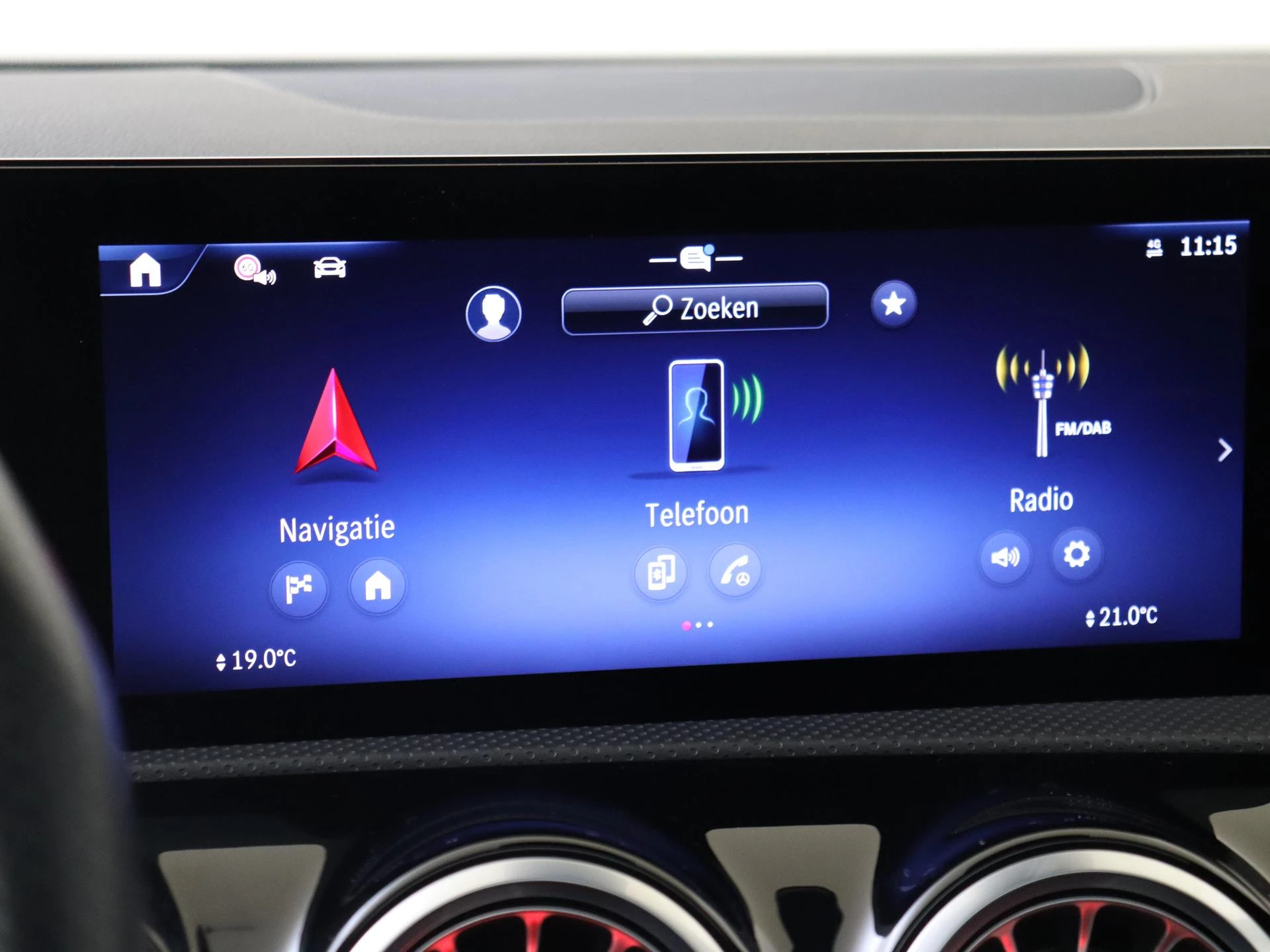 Mercedes-Benz-CLA-image-16