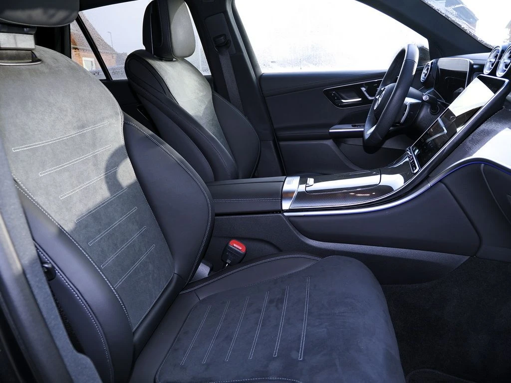 Mercedes-Benz-GLC 300 d-image-11