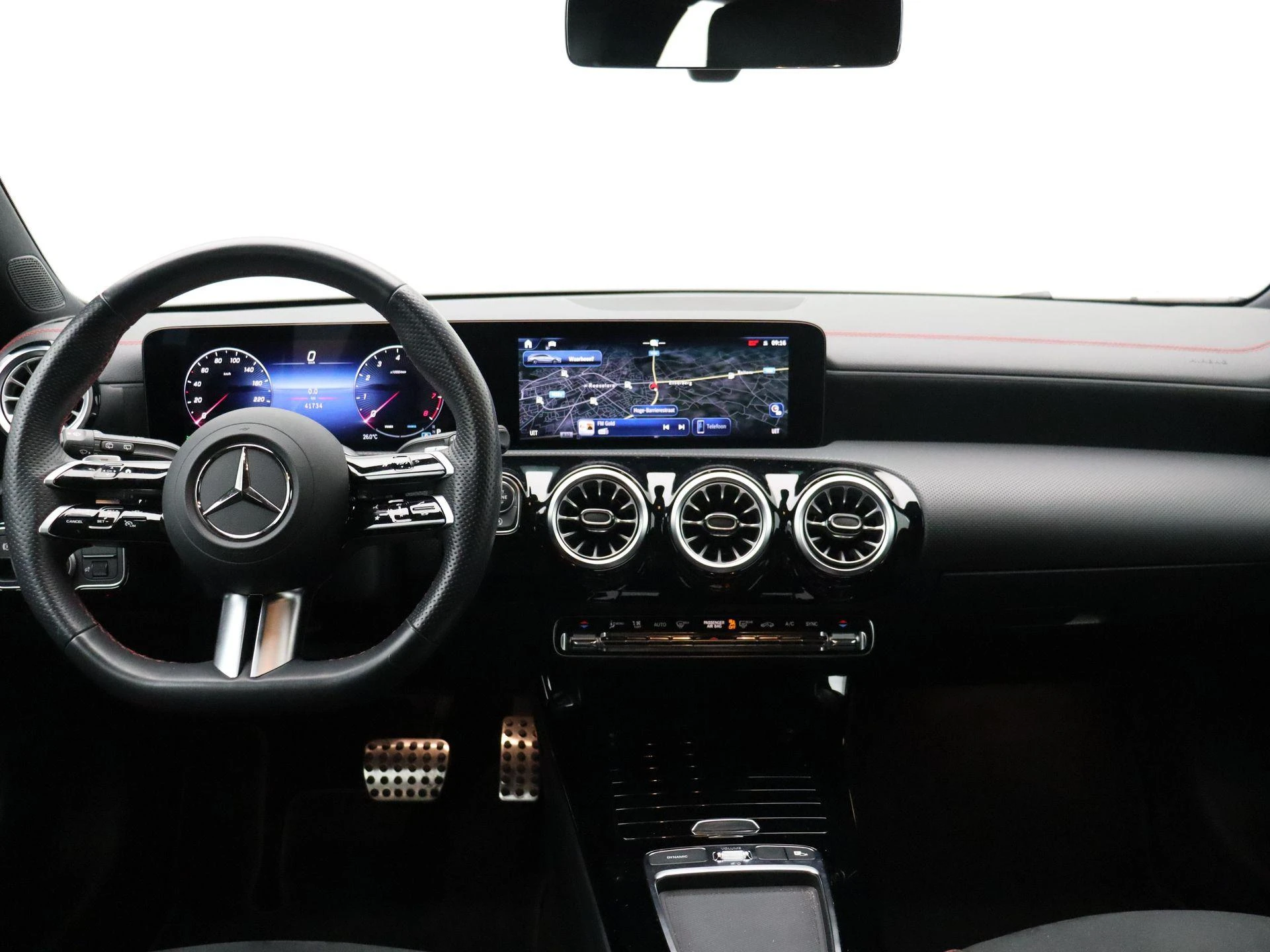 Mercedes-Benz-CLA-image-17