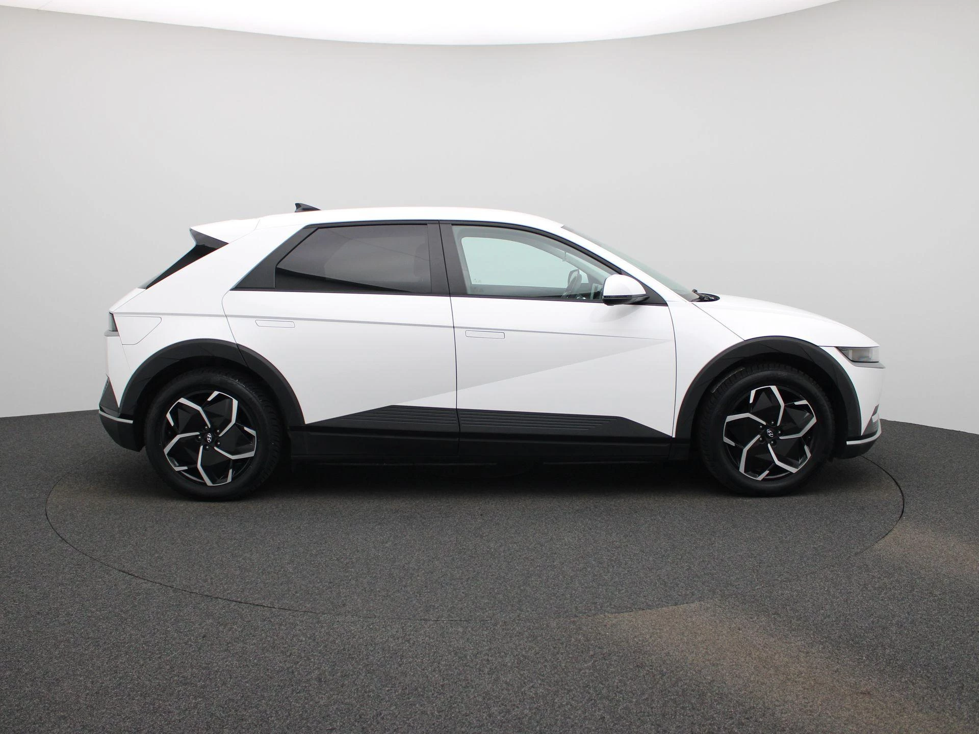 Hyundai-IONIQ 5-image-5