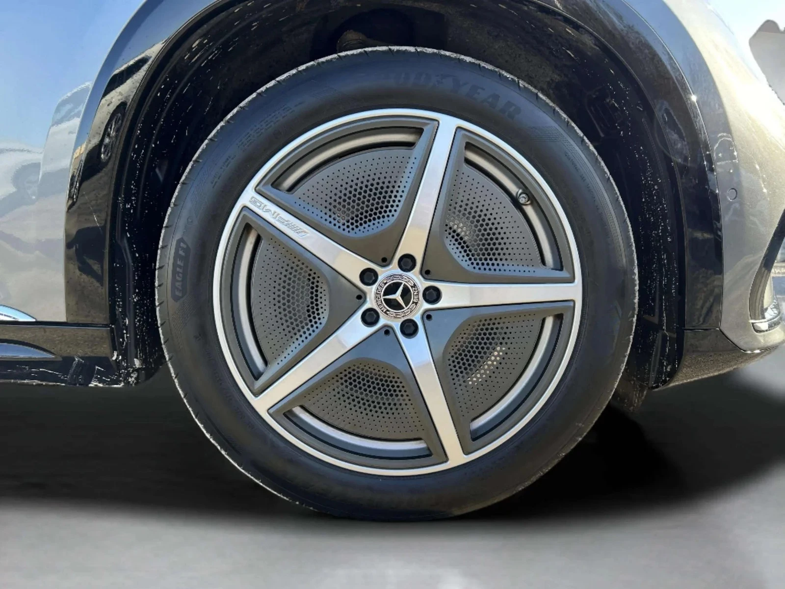 Mercedes-Benz-EQS-image-8