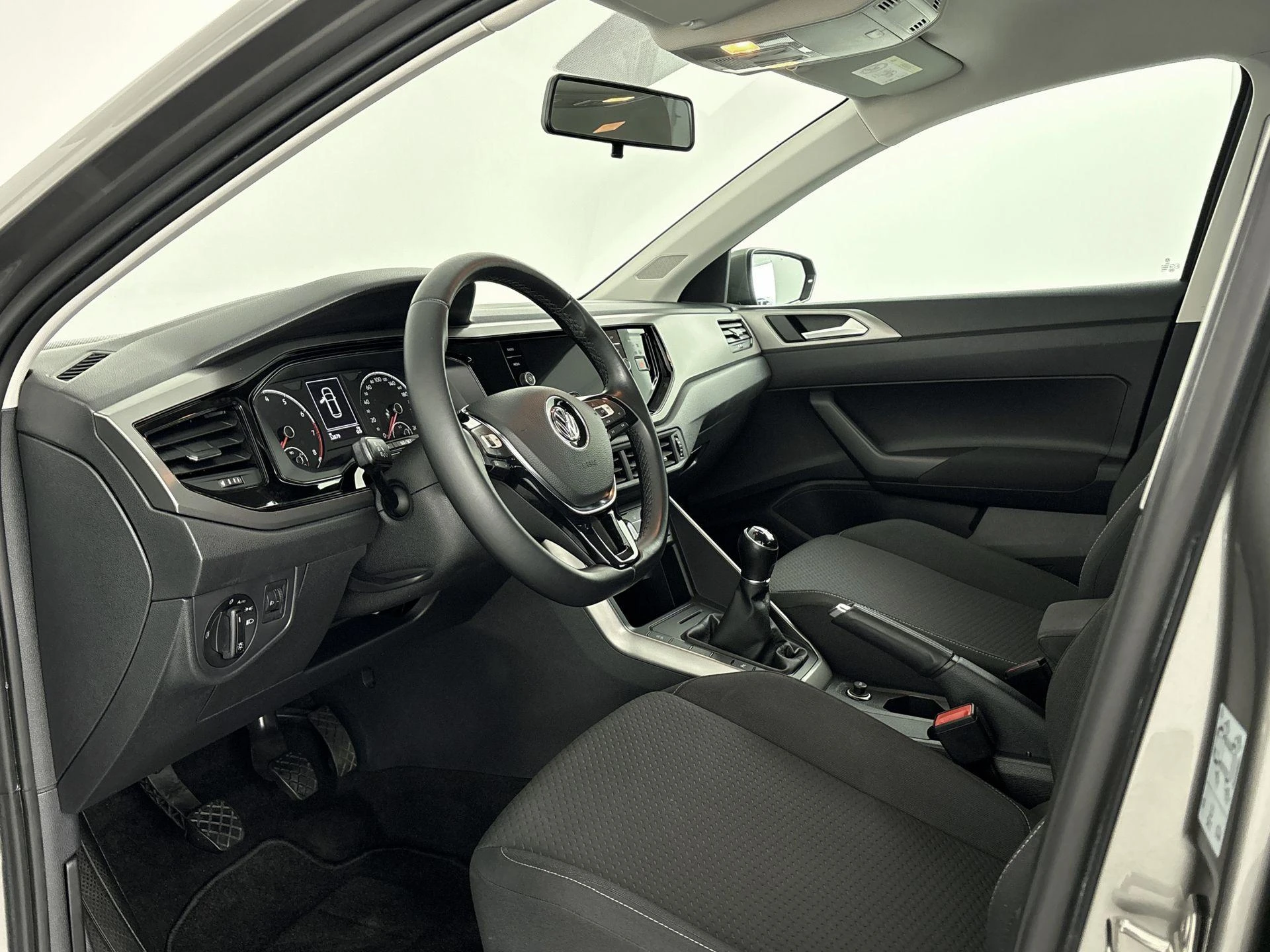 Volkswagen-Polo-image-5