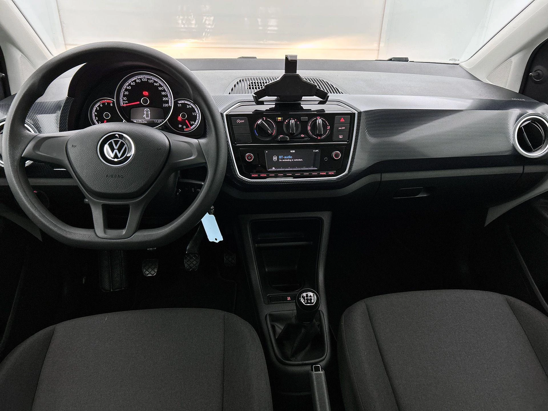 Volkswagen-up!-image-19