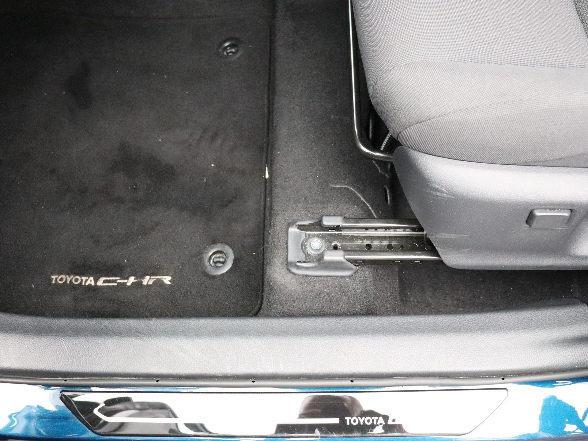 Toyota-C-HR-image-10