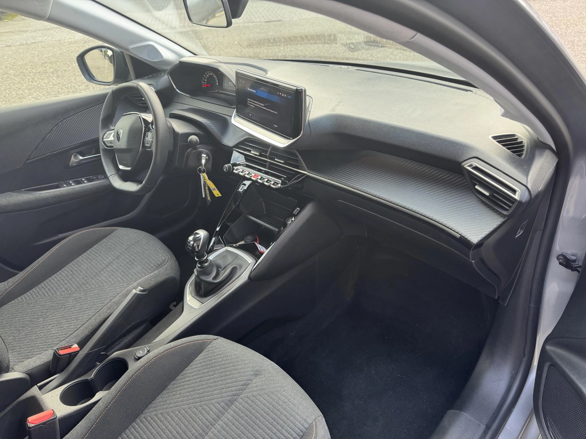 Peugeot-208-image-14