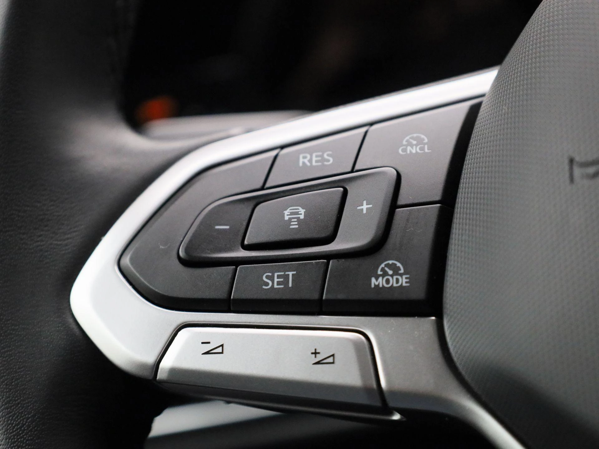 Volkswagen-Golf-image-16