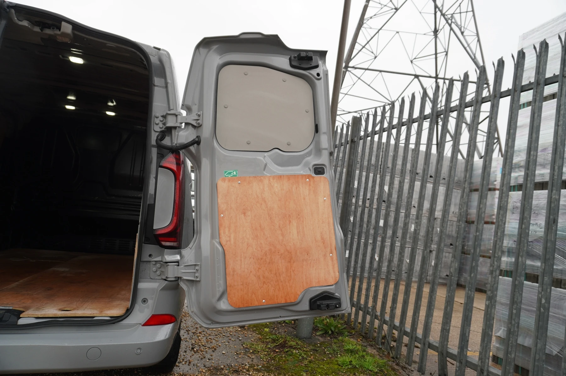 Volkswagen-Transporter-image-43