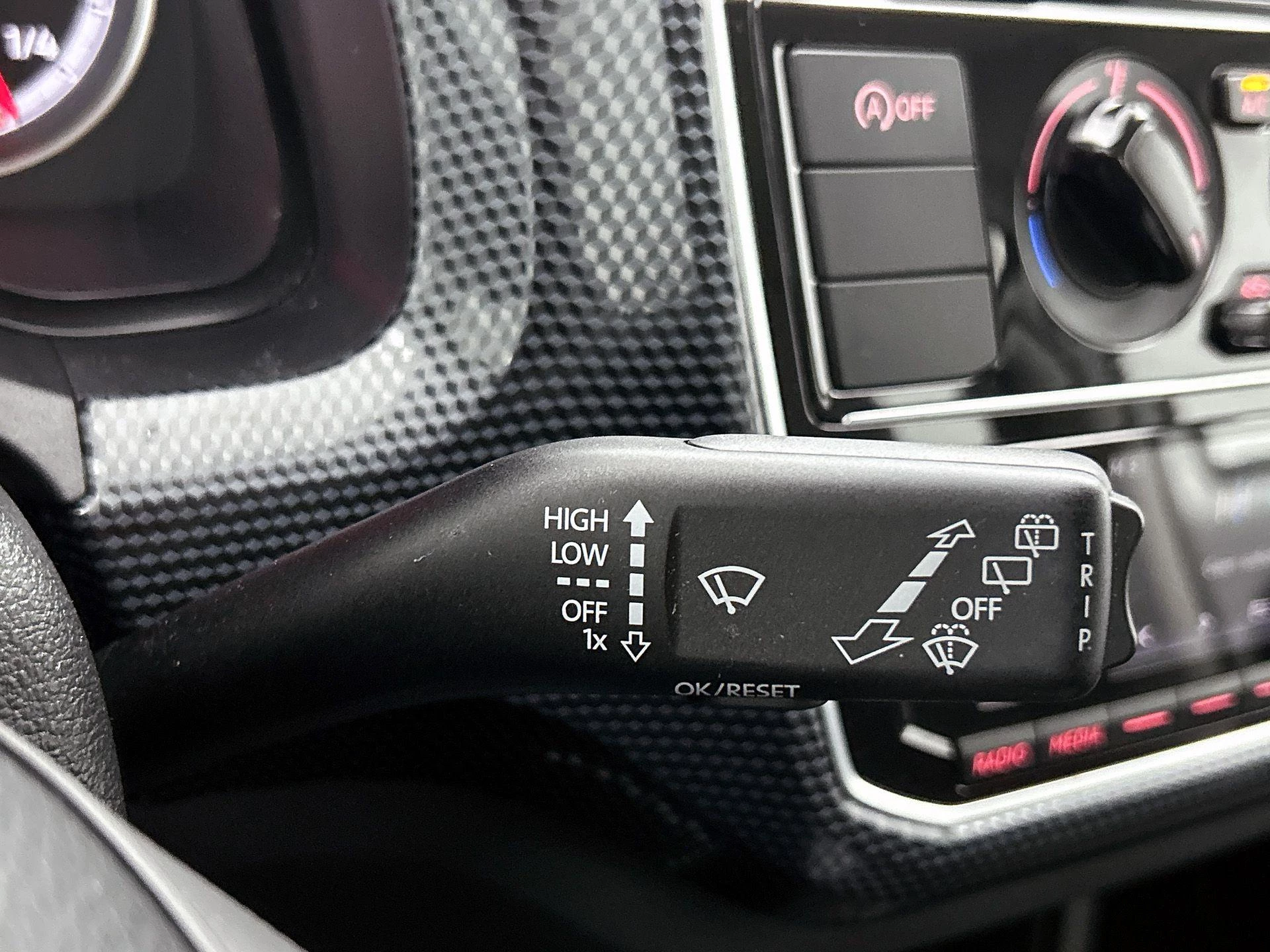Volkswagen-up!-image-7
