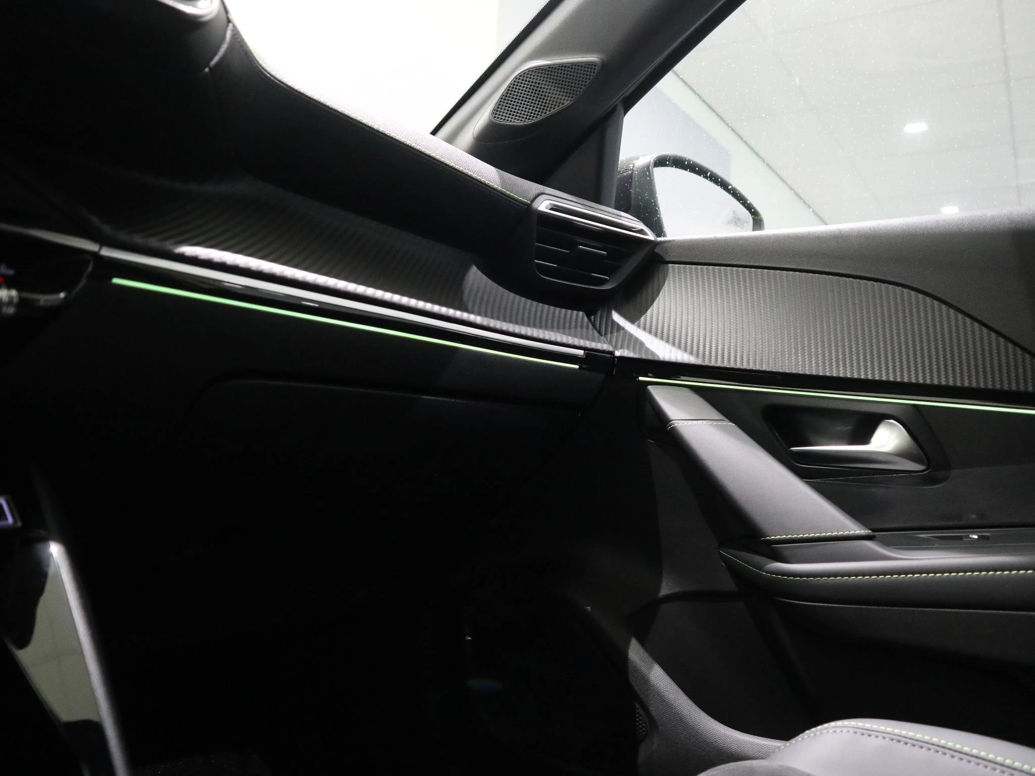 Peugeot-e-208-image-31