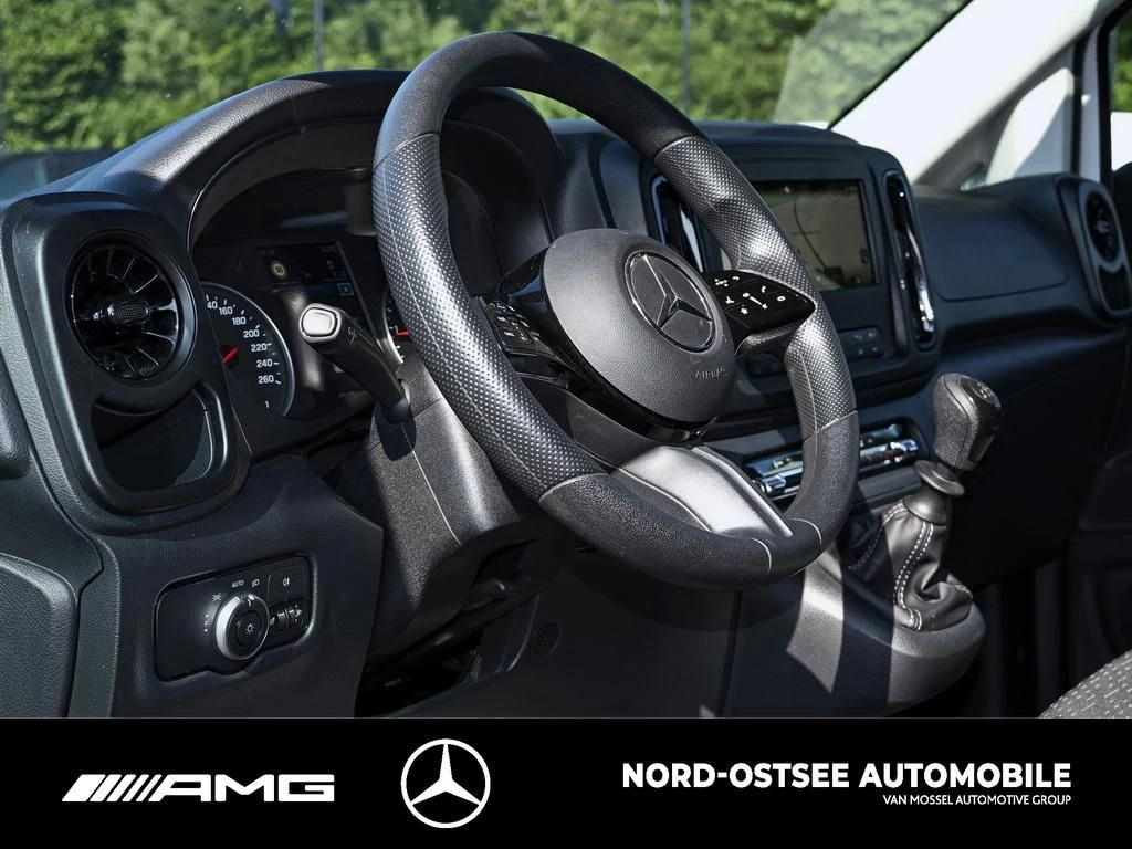 Mercedes-Benz-Vito-image-6