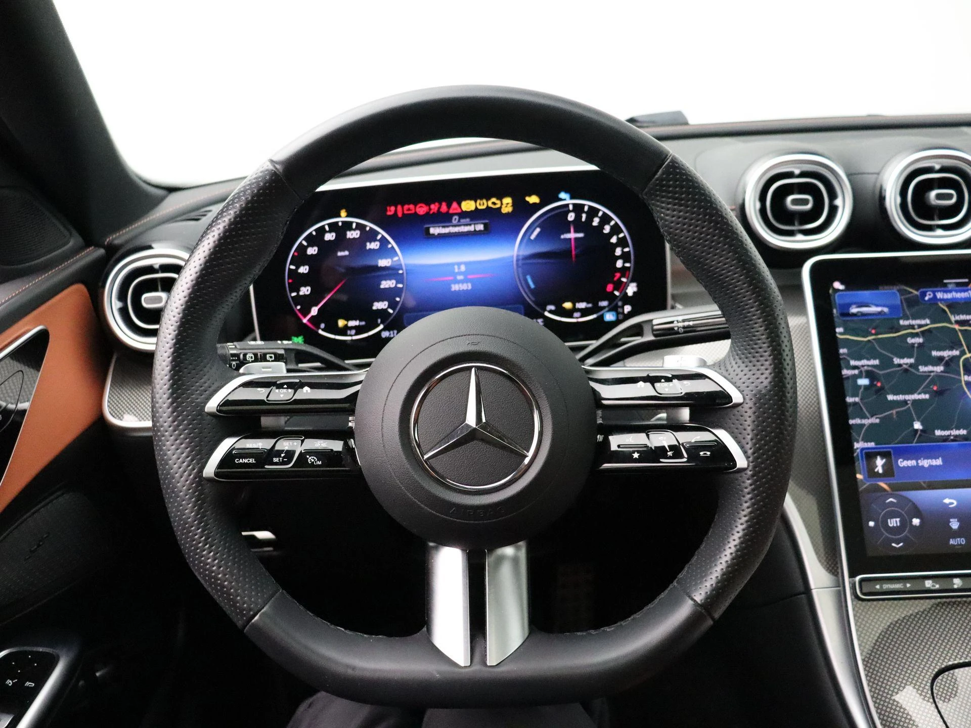 Mercedes-Benz-C-Klasse-image-18