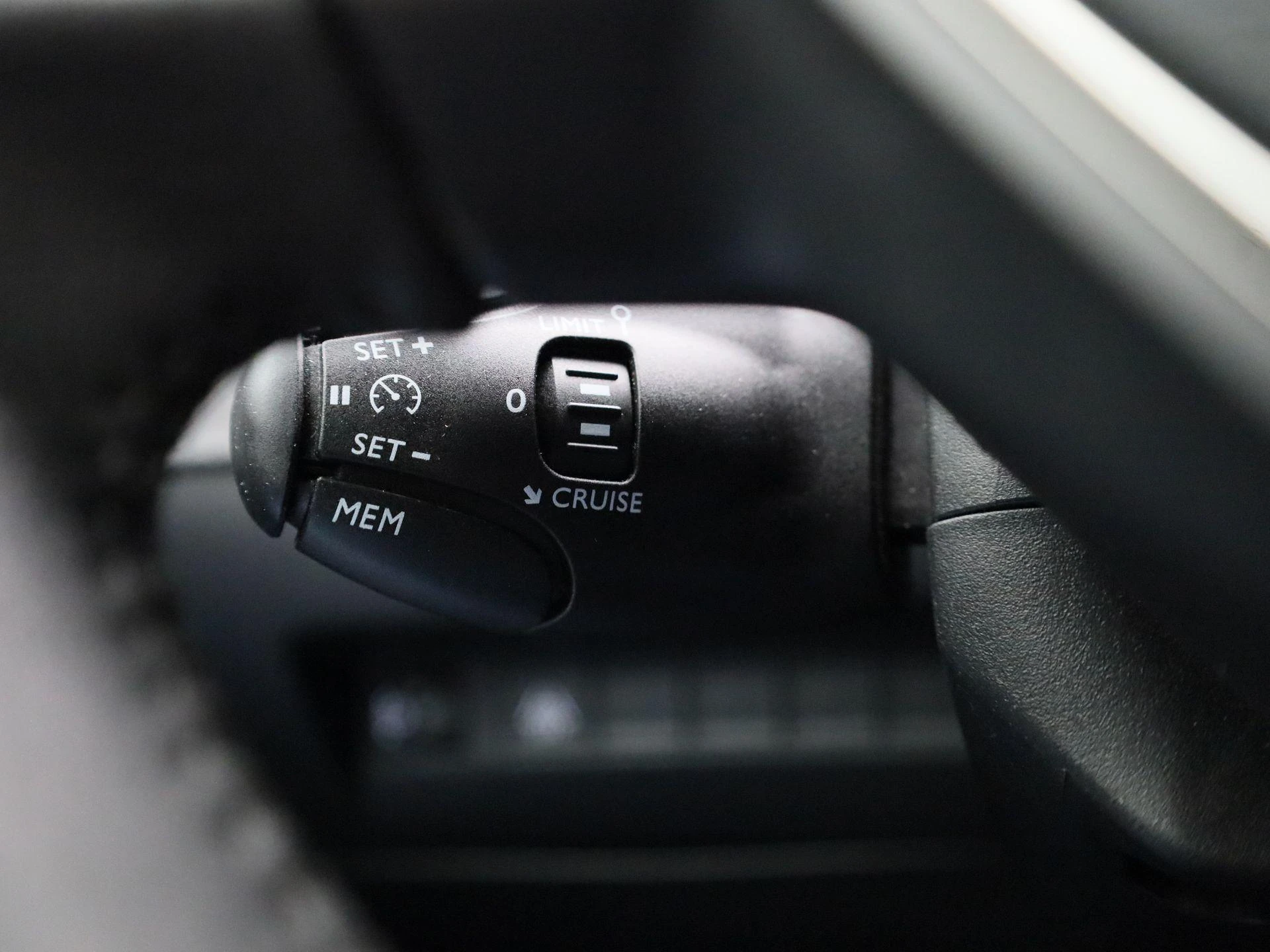 Peugeot-e-208-image-21