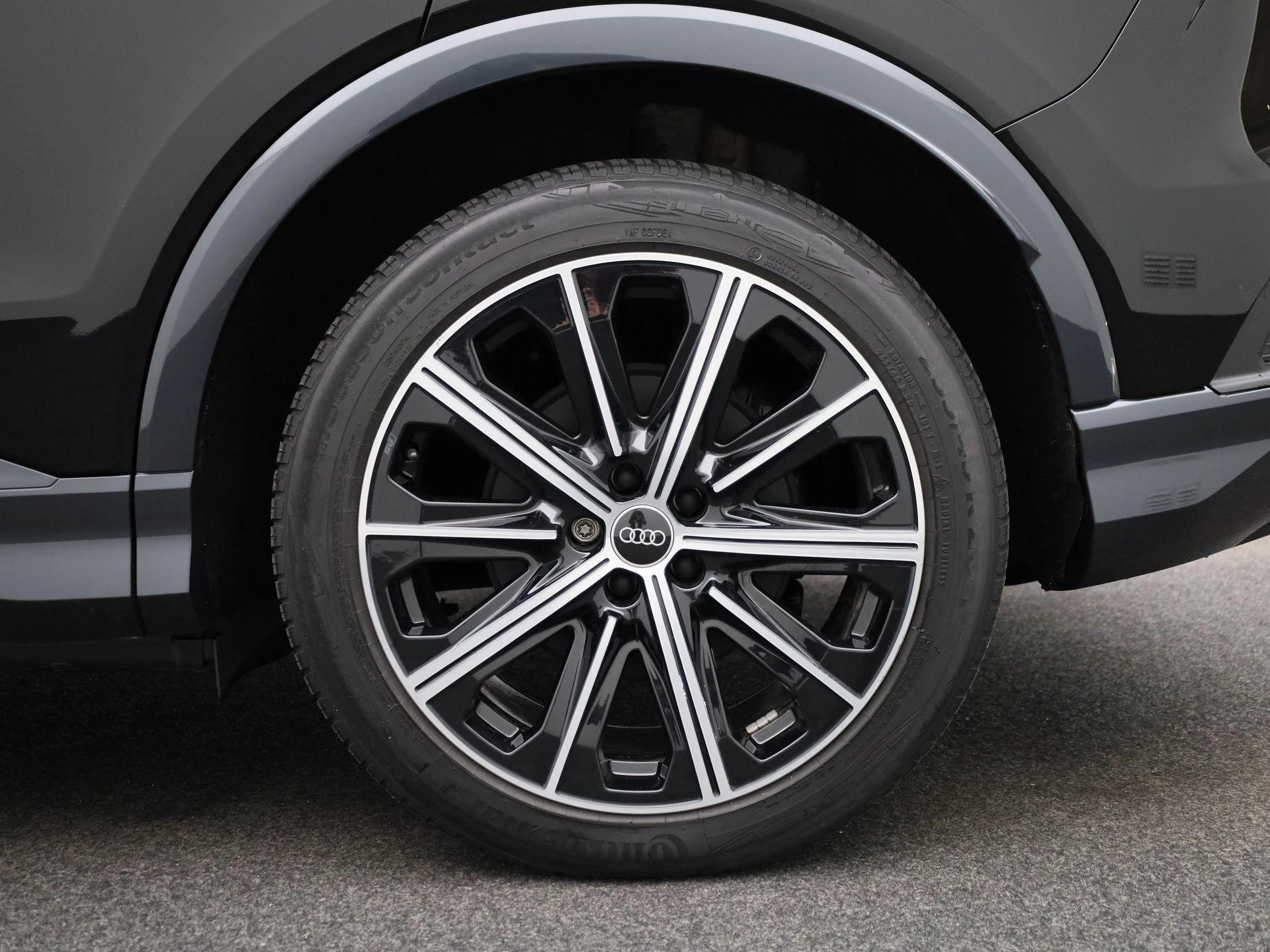 Audi-Q4 e-tron-image-12