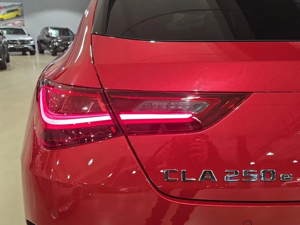 Mercedes-Benz-CLA 250 e-image-13