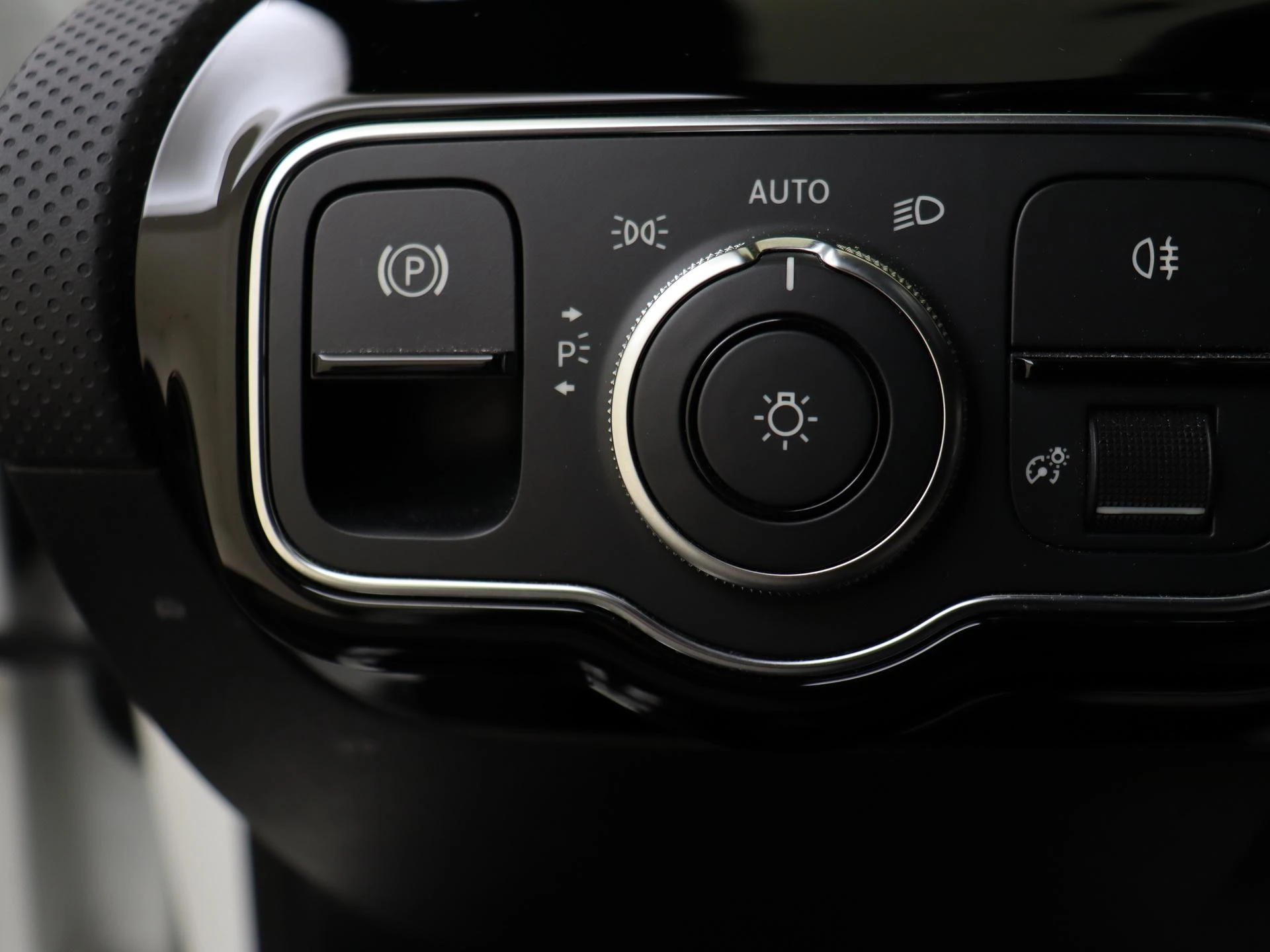 Mercedes-Benz-CLA-image-24
